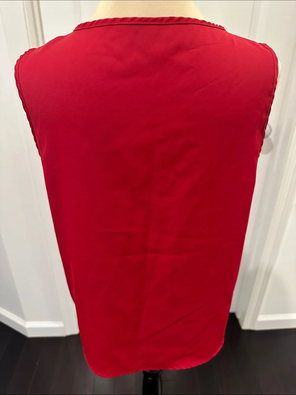 SHEIN Red V-Neck Sleeveless Camisole